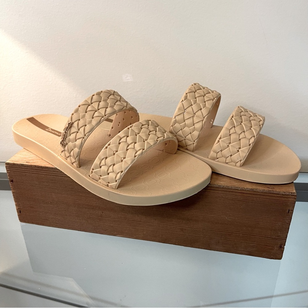 Ipanema pool shoes/ slides beige